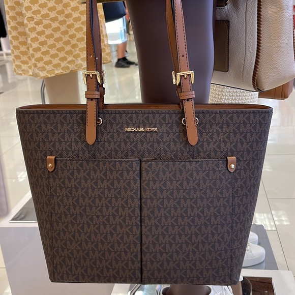 MICHAEL KORS JET SET TRAVEL MEDIUM DOUBLE POCKET TOTE 
BROWN SIGNATURE
NWT - Picture 7 of 16